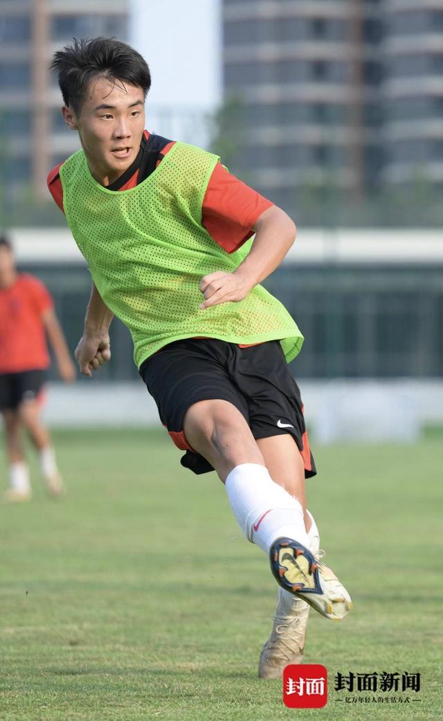 开云体育链接-少年“小帅”：从中乙首球到金童加冕，成都09后小将逐梦绿茵